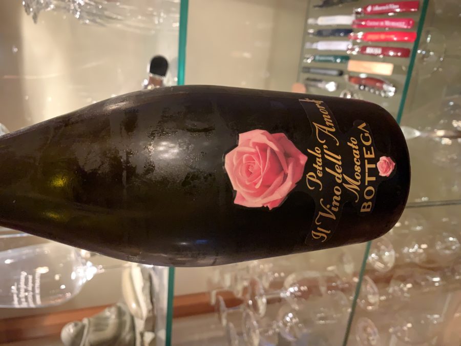 Un petit geste romantique spontané? Offrezlui le vin de l’amour ce soir!! Vinformateur