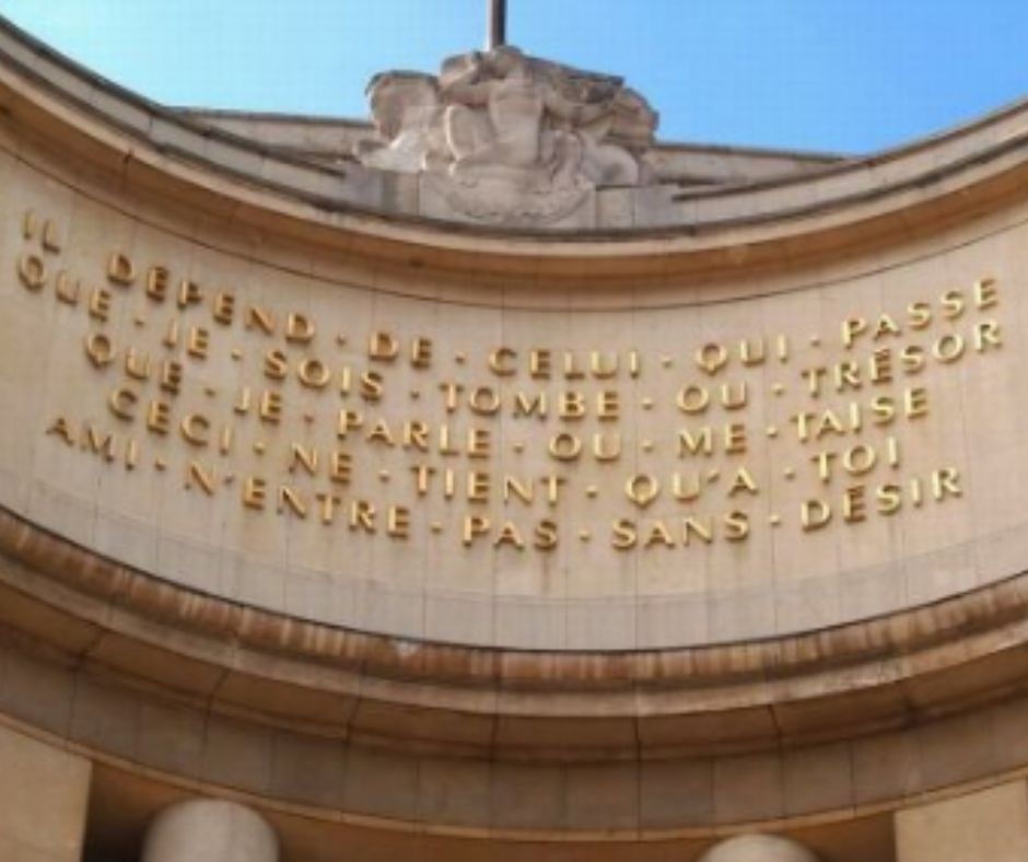 Citation de Paul Valéry - fronton du Palais de Chaillot à Paris