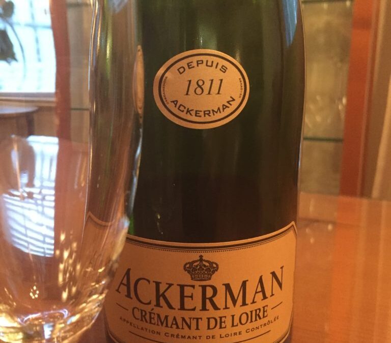 Découvrez ce très beau Crémant de Loire de maison Ackerman, de belles bulles qui sauront vous charmer.