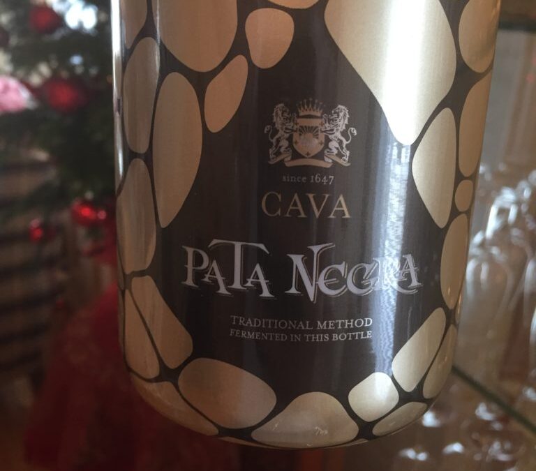 Découvrez le Cava Brut Pata Negra dans sa belle bouteille dorée!