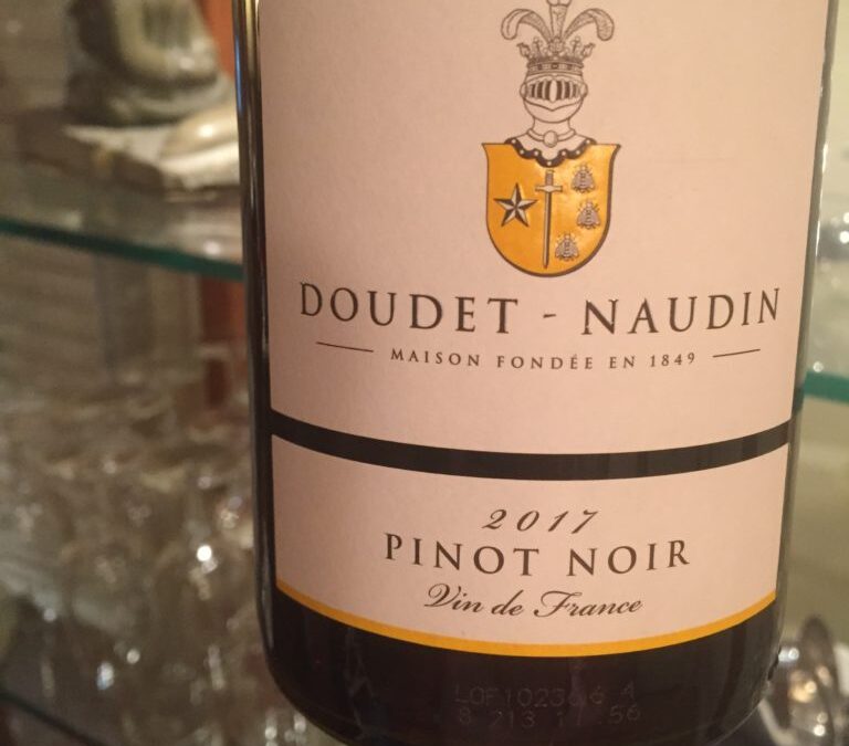 Vous cherchez un beau Pinot Noir de tous les jours à prix plus que raisonnable? Le voici !!
