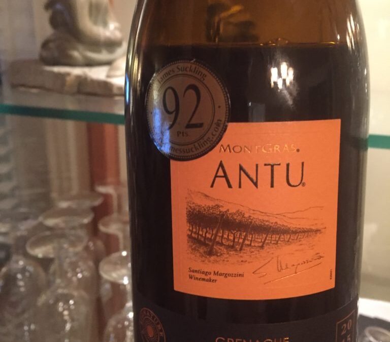 Un très beau vin du Chili, goûteux, juteux, généreux et tout en équilibre. Le Antu, Grenache, Syrah, Carignan 2015!